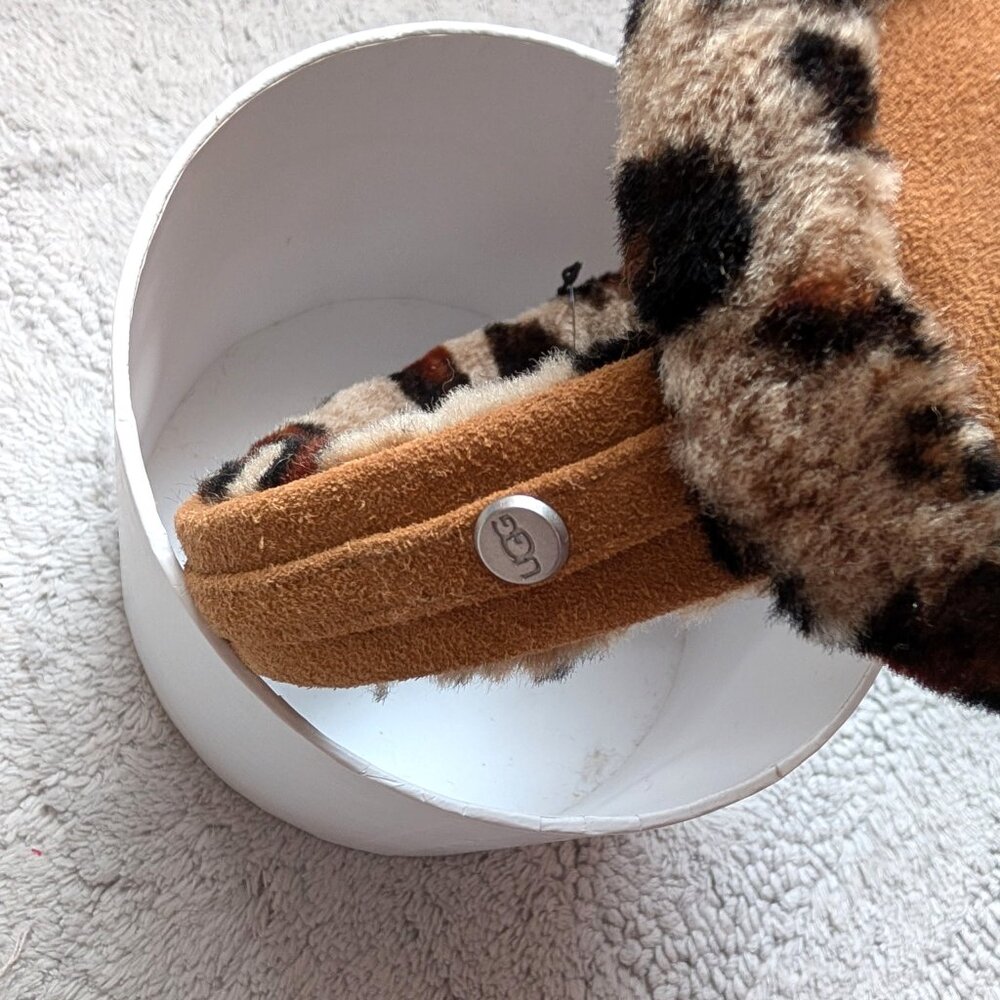 NWT UGG Shearling & Suede Earmuffs in Leopard - Picture 7 of 14